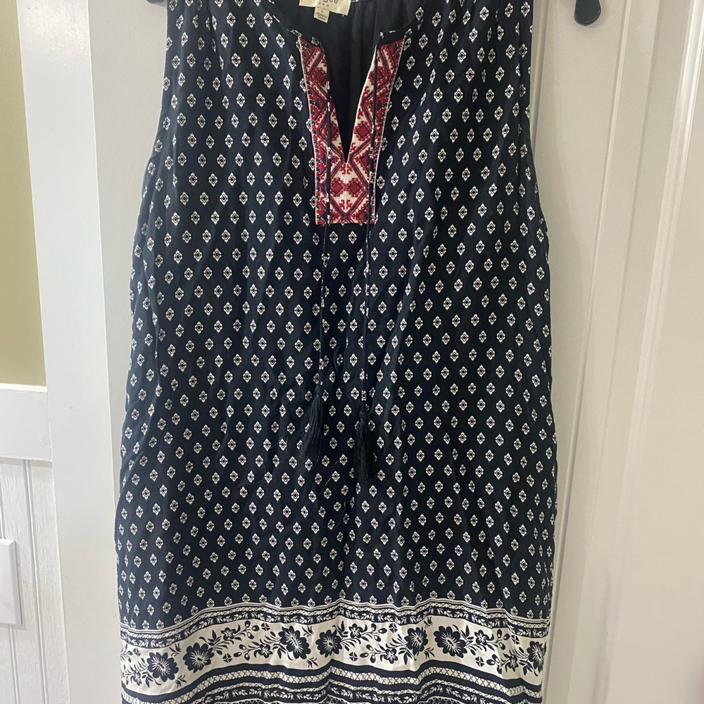 Black and White Patterned Sleeveless Dress